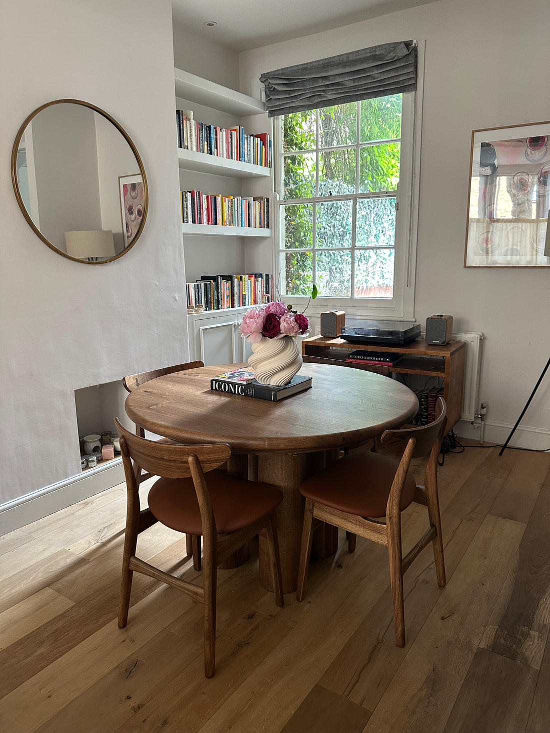 Ella Round Walnut matbord