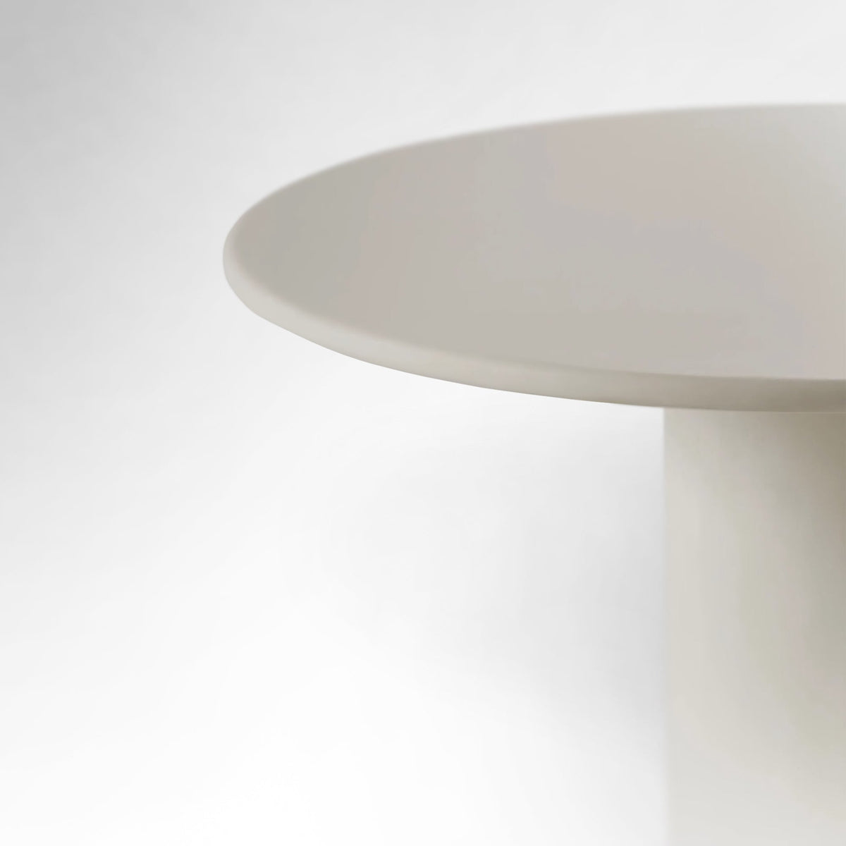 Frida Gold Table Frida Round Dining Table in Cement | Microcement | S10Home